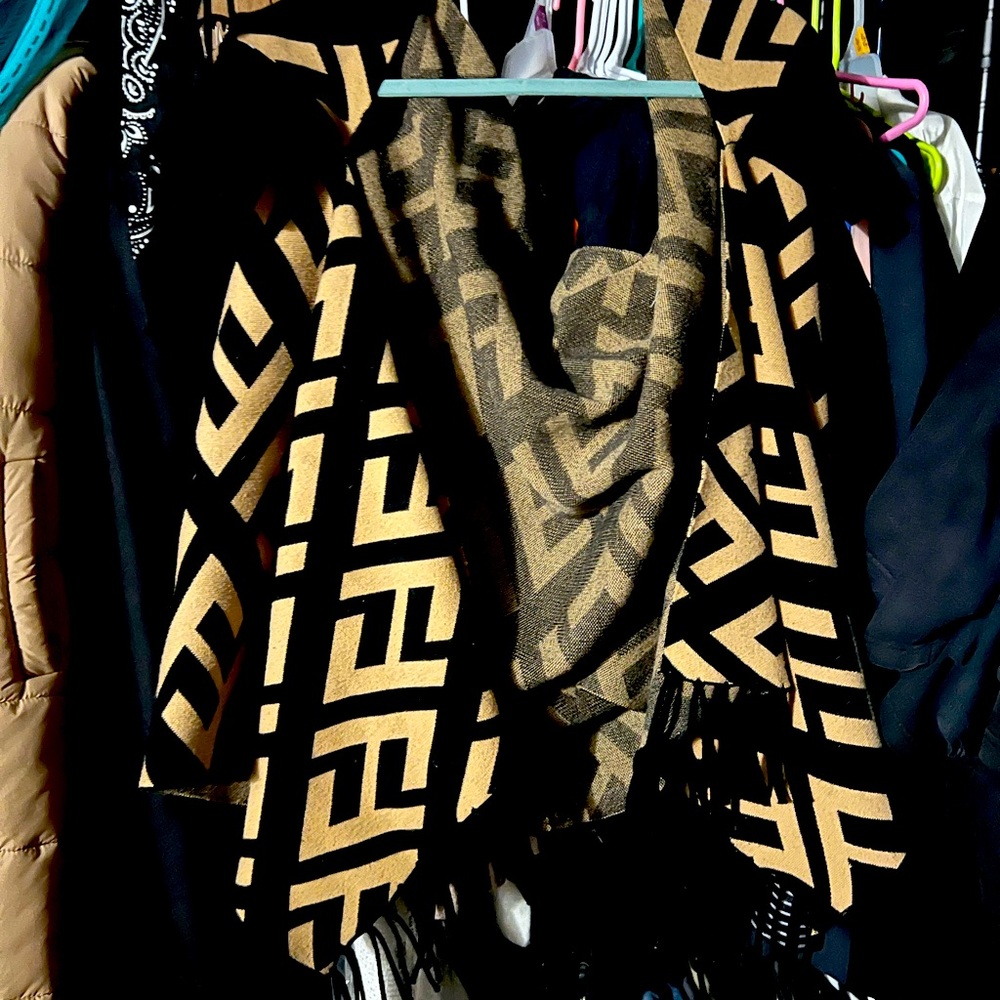 Black & Tan Shrug/Cardigan - Size Small/Medium - Perfect for Fall 🍂